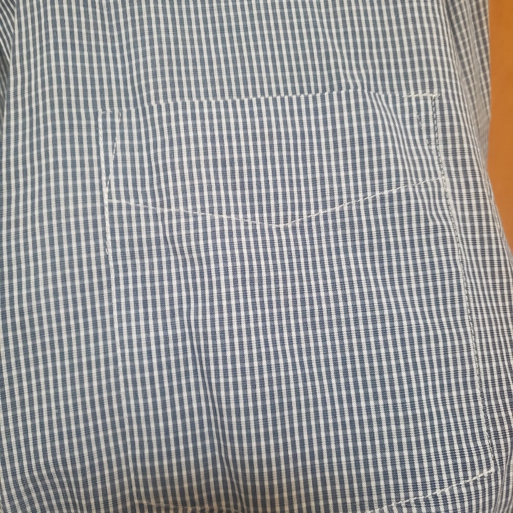 Van Heusen button down - Picture 3 of 5